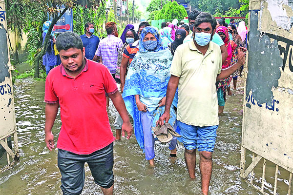 রাজশাহীতে বৃষ্টি হলেই নগরজুড়ে জলাবদ্ধতা