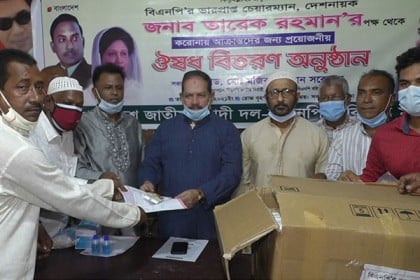 বরিশালে করোনায় আক্রান্ত ১০০ রোগীকে বিএনপি’র ওষুধ সামগ্রী প্রদান