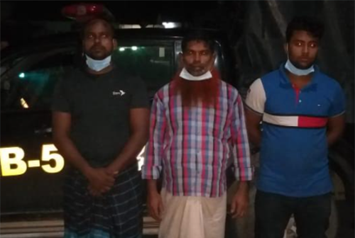 প্রতারক চক্রের তিন সদস্য আটক 