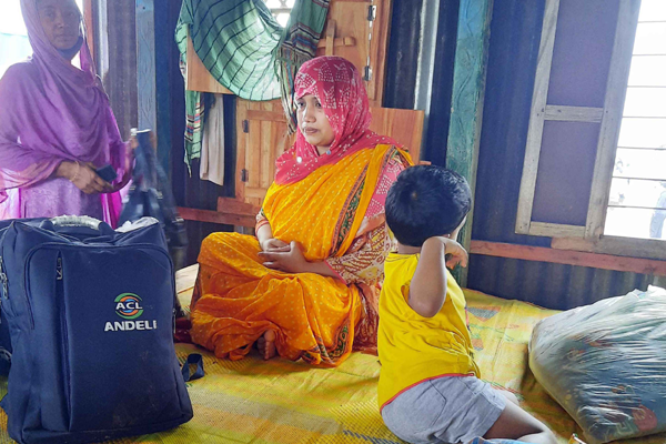 পদ্মার স্রোতে ভাসা মা-ছেলে উদ্ধার