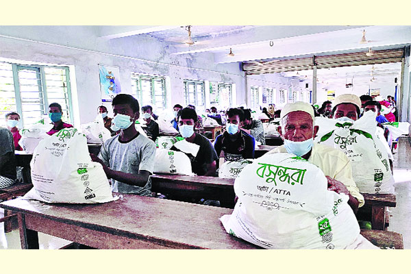 দুই হাত তুলে দোয়া করলেন বৃদ্ধা শামছুন্নাহার