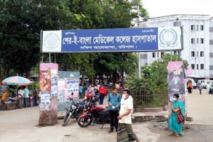বরিশাল শেবাচিমের করোনা ওয়ার্ডে কমেছে মৃত্যুর সংখ্যা