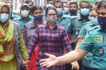 পরীমণিকে নেওয়া হচ্ছে কাশিমপুর কারাগারে 

