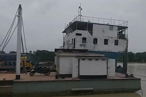 শরীয়তপুরের নরসিংহপুর ফেরিঘাটে বেড়েছে যানবাহনের চাপ 