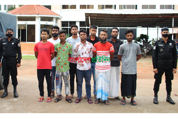 সিদ্ধিরগঞ্জে দেশীয় অস্ত্রসহ ৯ ডাকাত আটক