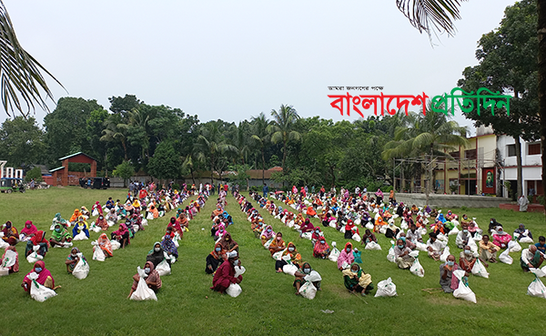 বড়াইগ্রামে ৪০০ দুস্থ পরিবার পেল বসুন্ধরা গ্রুপের খাদ্য সহায়তা