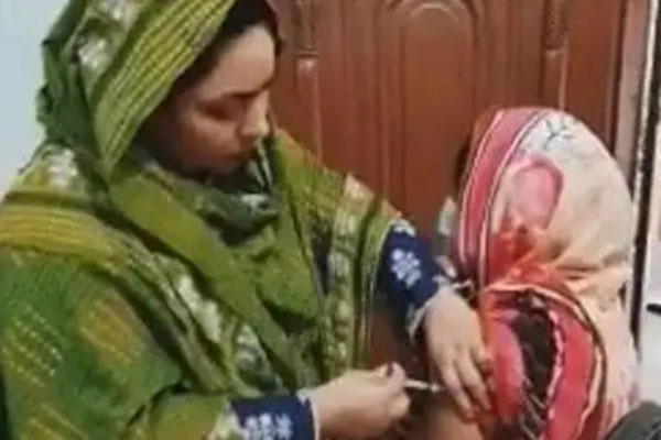 নারী কাউন্সিলরের টিকা পুশ করার ঘটনায় তদন্ত কমিটি 