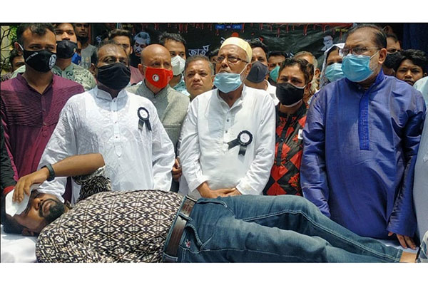 
সাতক্ষীরায় বঙ্গবন্ধুর শাহাদাতবার্ষিকী উপলক্ষে ছাত্রলীগের রক্তদান কর্মসূচি  