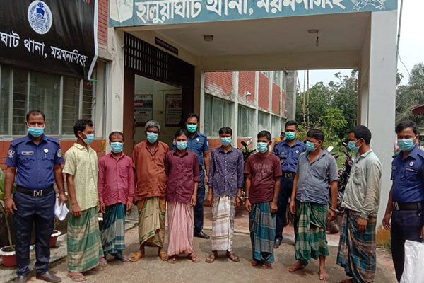 হালুয়াঘাটে পুলিশের অভিযানে ৮ জুয়াড়ি আটক
