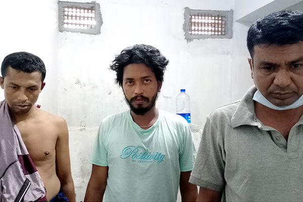 
কলাপাড়ায় ইয়াবাসহ তিন যুবক গ্রেফতার