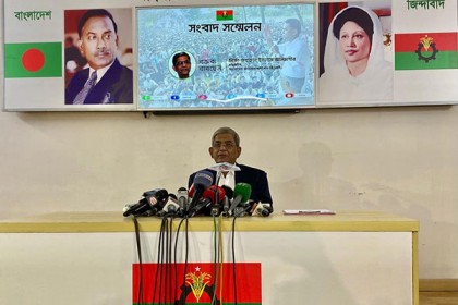 টিকা নিয়ে আওয়ামী লীগ অপরাজনীতি করছে : মির্জা ফখরুল 