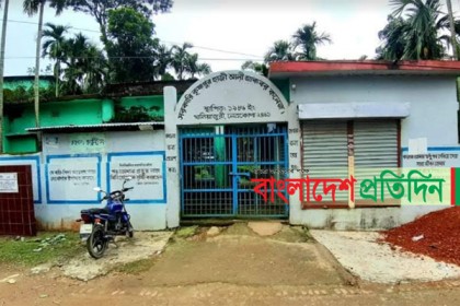 ভর্তিতে বাড়তি ‘ফি’ নিয়ে ‘চা খাওয়ার খরচ’ দাবি হিসাবরক্ষকের!