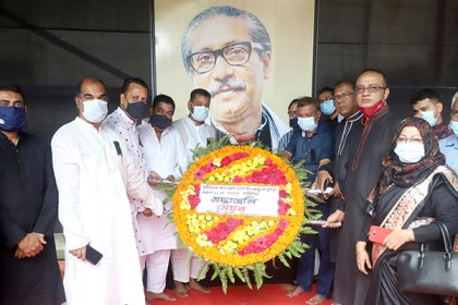 শোক-শ্রদ্ধায় ১৫ আগস্টের শহীদদের স্মরণ