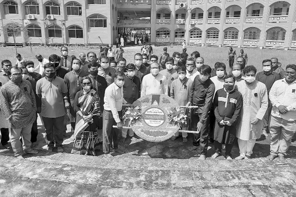 শোক ও শ্রদ্ধায় বঙ্গবন্ধুকে স্মরণ