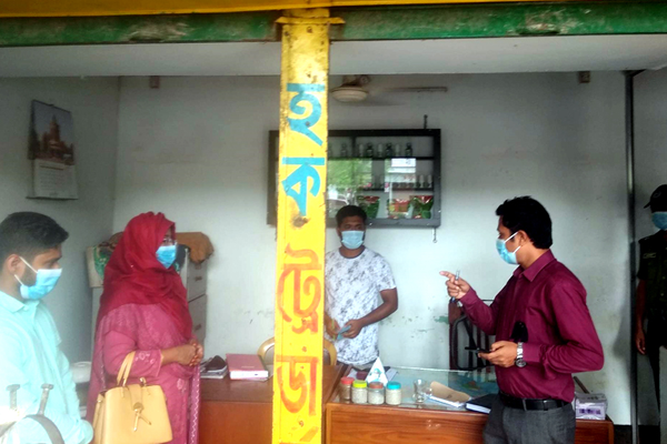 চুয়াডাঙ্গায় অতিরিক্ত দামে সার বিক্রি করায় জরিমানা