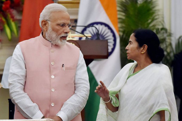 কমছে মোদির জনপ্রিয়তা, বেড়েছে মমতার!
