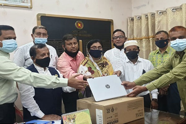
ব্রাহ্মণবাড়িয়ায় শিক্ষা প্রতিষ্ঠানে ল্যাপটপ বিতরণ