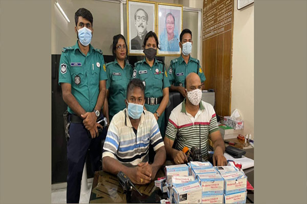 রাজধানীতে ক্লিনিকে ৫০০ টাকায় করোনার টিকা, মালিক গ্রেফতার



