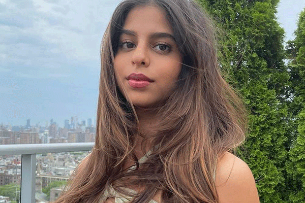 শাহরুখ কন্যা আসছেন জোয়ার হাত ধরে