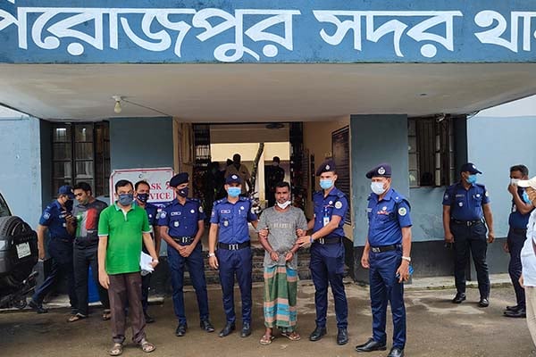 পিরোজপুরে বাসায় ঢুকে নারী চিকিৎসককে মারধর, গ্রেফতার ২