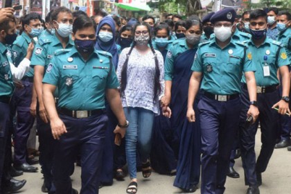 আবারও রিমান্ড মঞ্জুর, পরীমণিকে দেখতে এজলাসে উৎসুক জনতার ভিড়