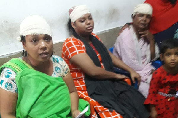 জমি ভাগাভাগি নিয়ে মা-বোনকে রক্তাক্ত করলেন যুবক

