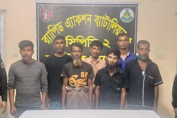 নাটোরে ৭ মাদকসেবী আটক