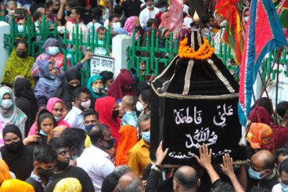 হোসনি দালানের ভেতরে তাজিয়া মিছিল অনুষ্ঠিত