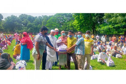 চাঁপাইনবাবগঞ্জে আরও ৮৫০ পরিবার পেল বসুন্ধরা গ্রুপের খাদ্য সহায়তা