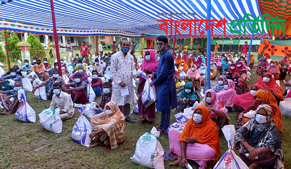 গোদাগাড়ীর ৩০০ অসহায় পরিবারকে বসুন্ধরা গ্রুপের খাদ্য সহায়তা