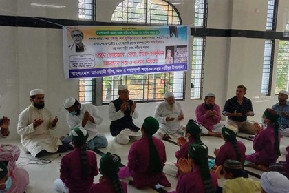 গ্রেনেড হামলায় নিহতদের স্মরণে পটিয়ায় যুবলীগ নেতা বদিউল আলমের দোয়া মাহফিল

