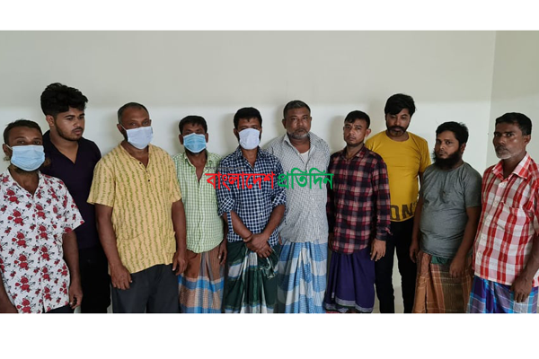 নোয়াখালীতে নগদ টাকাসহ ১০ জুয়াড়ি আটক
