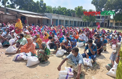 রাজশাহীর আরও চার উপজেলায় ১২০০ অসহায় পরিবার পেলো বসুন্ধরা গ্রুপের খাদ্য সহায়তা