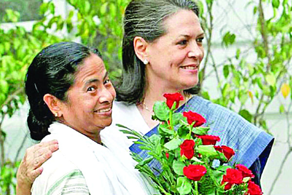 মমতাকে ঘিরেই ‘কোর গ্রুপ’ চান শারদ ও উদ্ধব