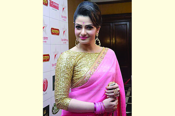রাজনীতি ছেড়ে বিয়ের পিঁড়িতে