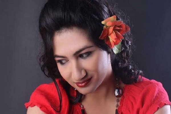 তালেবানদের ভাই বানিয়ে নারীদের সম্মান করতে শেখাবেন বলিউড অভিনেত্রী