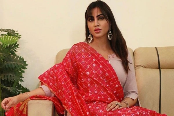 অশান্ত আফগানিস্তান, বিয়ে নিয়ে বিপাকে 'বিগ বস'খ্যাত অভিনেত্রী
