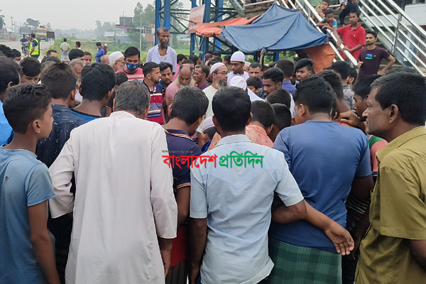 সিরাজগঞ্জে কাভার্ড ভ্যানের ধাক্কায় নিহত ৩