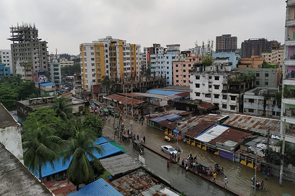 চট্টগ্রামে রাতের বৃষ্টিতে থৈ থৈ পানি    