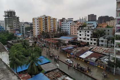 চট্টগ্রামে রাতের বৃষ্টিতে থৈ থৈ পানি    