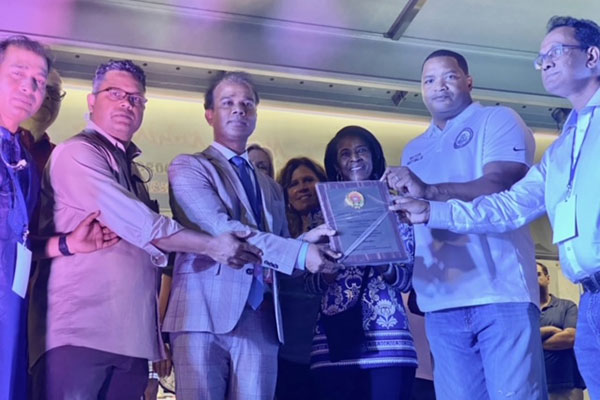 ‘আজীবন সম্মাননা অ্যাওয়ার্ড’ পেলেন আব্দুল কাদের মিয়া 