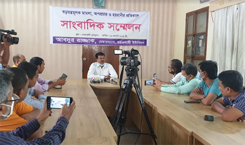 নোয়াখালীতে প্রাণহানির আশঙ্কায় ইউপি চেয়ারম্যানের সাংবাদিক সম্মেলন
