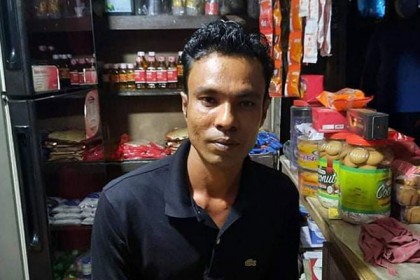 ‌এবার নেত্রকোনায় এক মিনিটে দুই ডোজ টিকা দেওয়ার অভিযোগ

