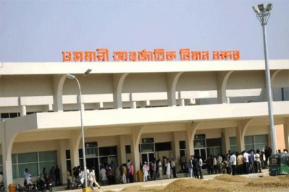 বিমানবন্দরে বিষধর সাপ, আতঙ্ক

