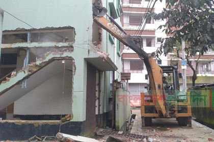 গ্যাস লাইনের উপরে থাকা ভবন ভাঙ্গল জালালাবাদ গ্যাস