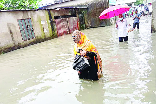 চট্টগ্রামে নালায় নালায় মৃত্যুফাঁদ