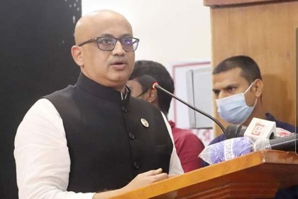 অনুষ্ঠানের ব্যানারে বঙ্গবন্ধুর ছবি না থাকায় তথ্য প্রতিমন্ত্রীর ক্ষোভ