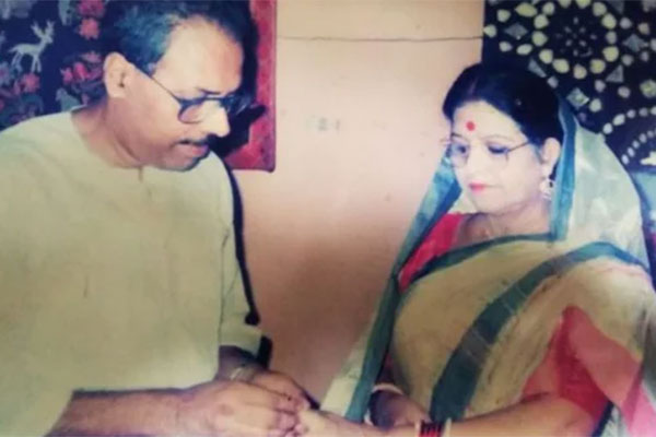 সাহিত্যিক শীর্ষেন্দু মুখোপাধ্যায়ের স্ত্রী সোনামন আর নেই