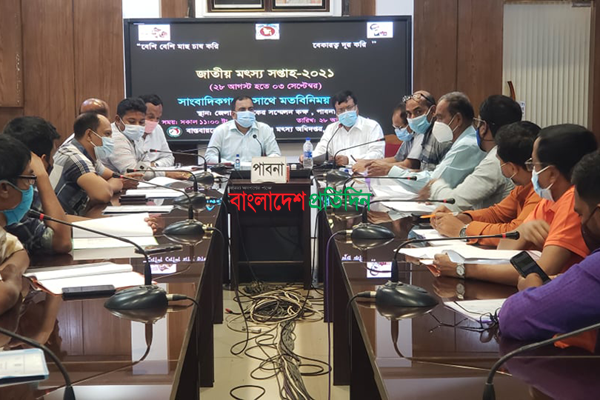 পাবনায় উদ্বৃত্ত মাছে সমৃদ্ধ হচ্ছে অর্থনীতি