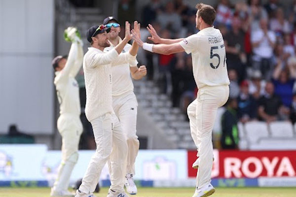 ভারতকে ইনিংস ব্যবধানে হারিয়ে সিরিজে সমতায় ইংল্যান্ড